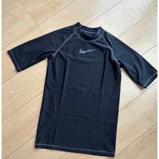 ナイキ(NIKE)のNIKE  ラッシュガード　170  美品(水着)