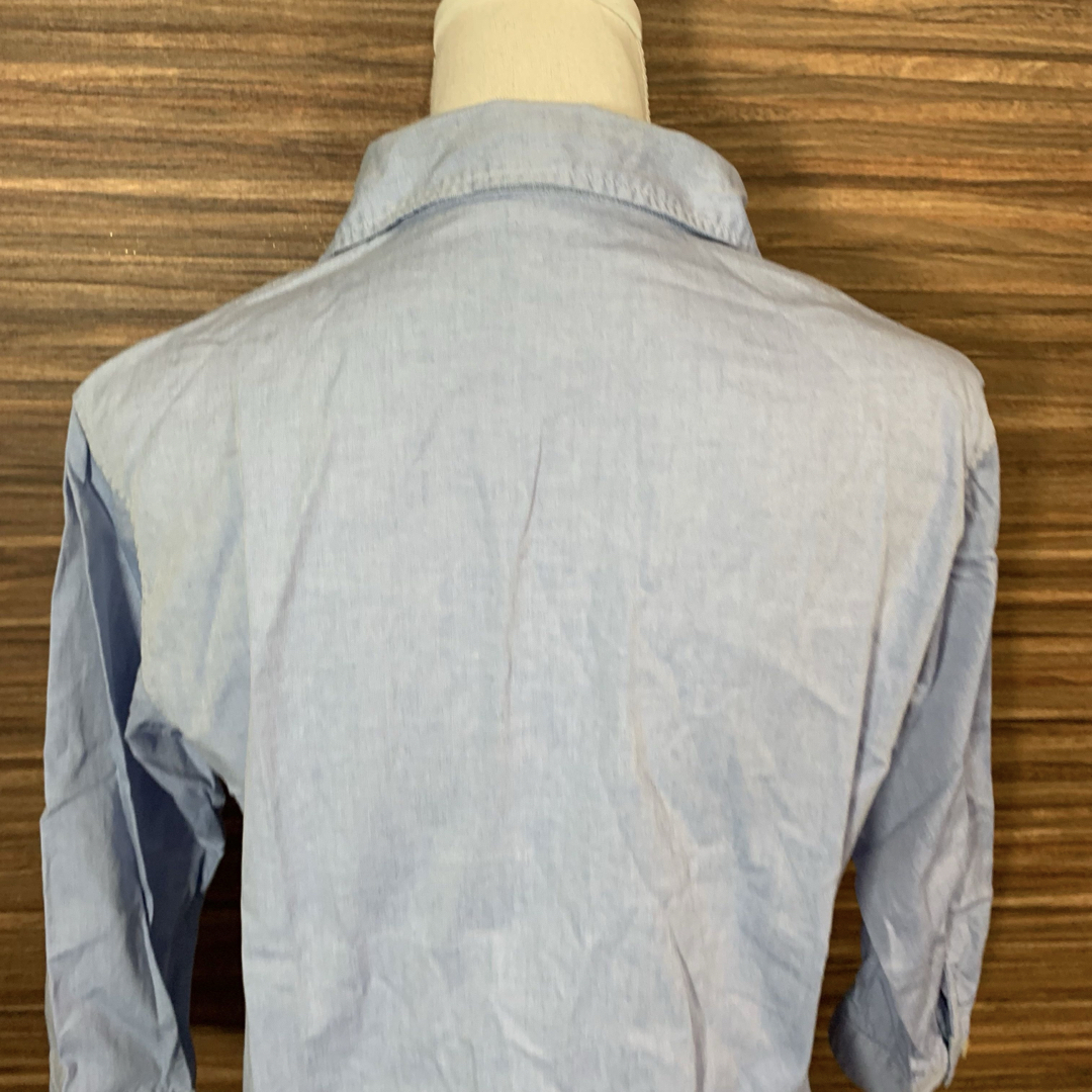 URBAN RESEARCH(アーバンリサーチ)のアーバンリサーチ シャツ 38サイズ M相当 水色 青 ブルー 長袖 無地 レディースのトップス(シャツ/ブラウス(長袖/七分))の商品写真