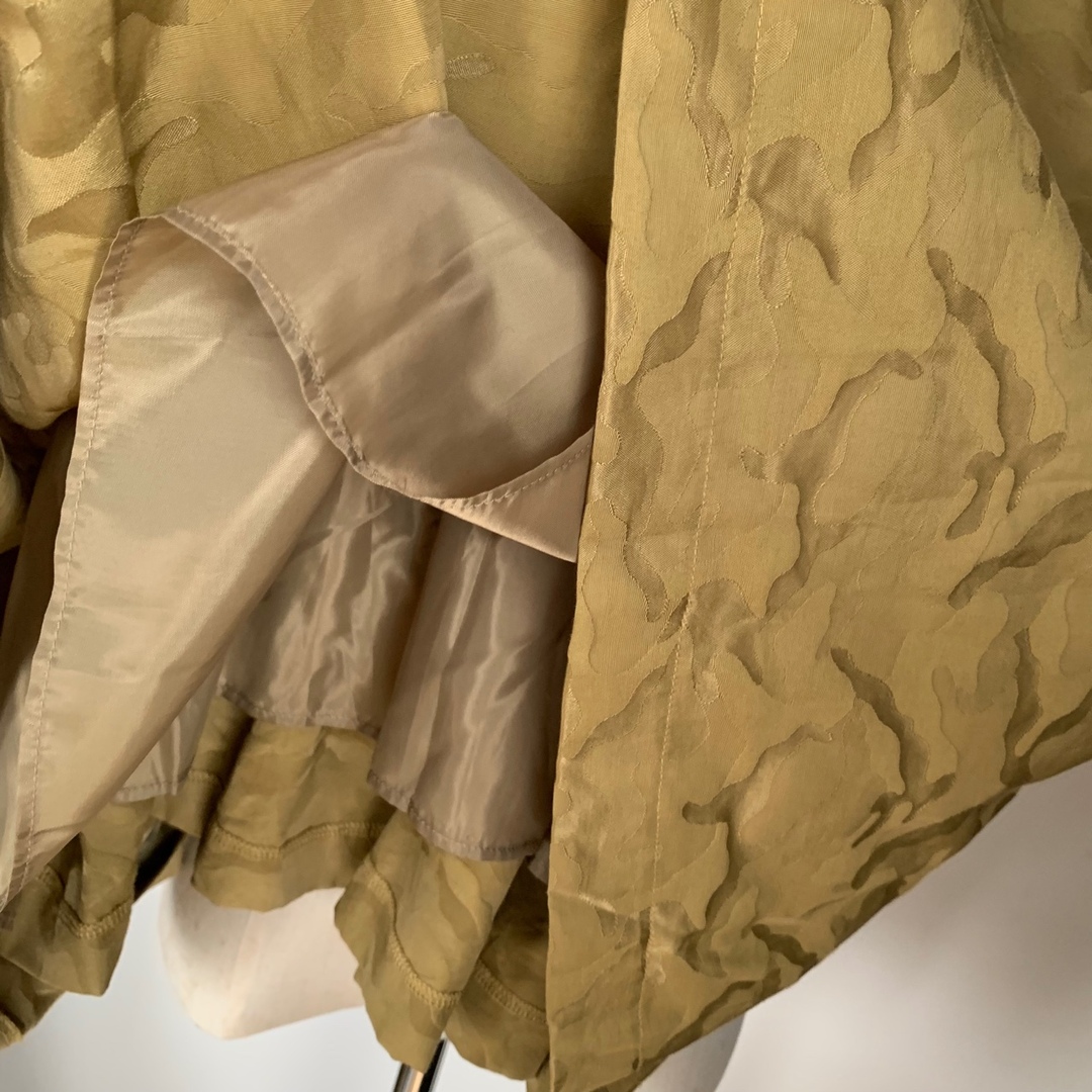 フレアスカート  カモフラ柄織　カーキ レディースのスカート(ひざ丈スカート)の商品写真