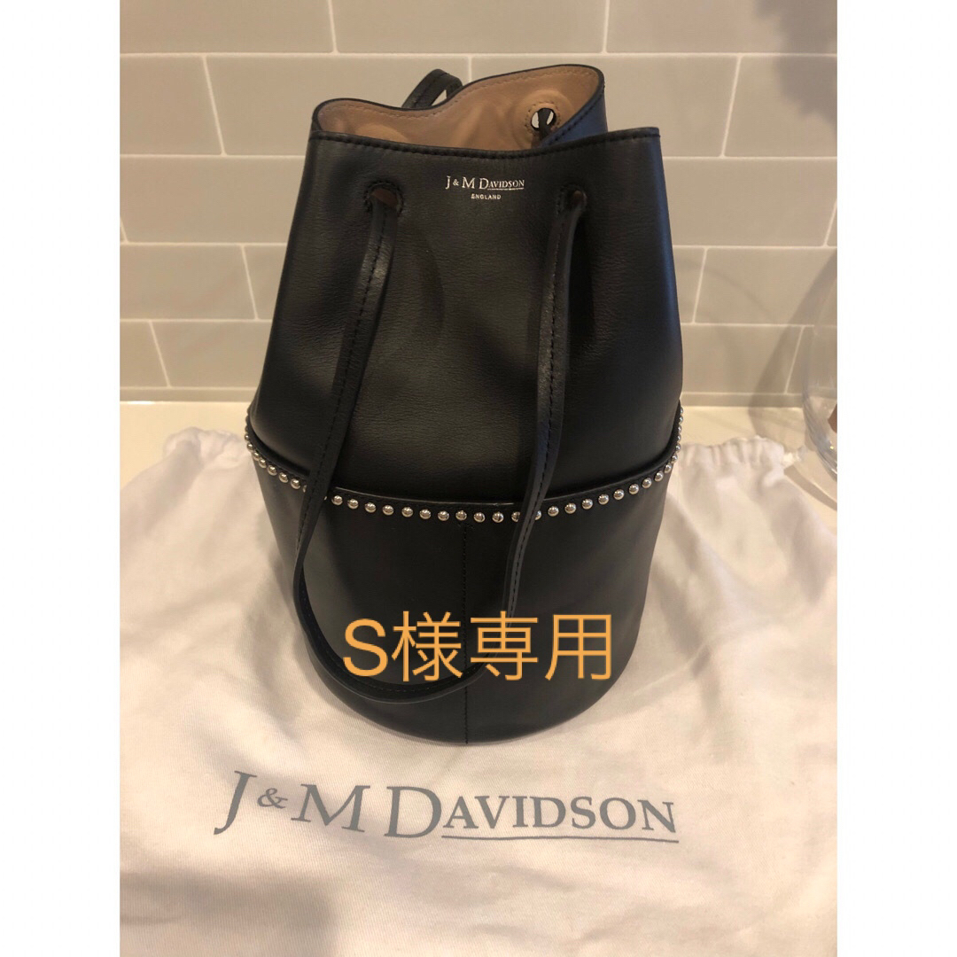 J&M DAVIDSON(ジェイアンドエムデヴィッドソン)のJ&M DAVIDSON ミニデイジースタッズ付 レディースのバッグ(ハンドバッグ)の商品写真