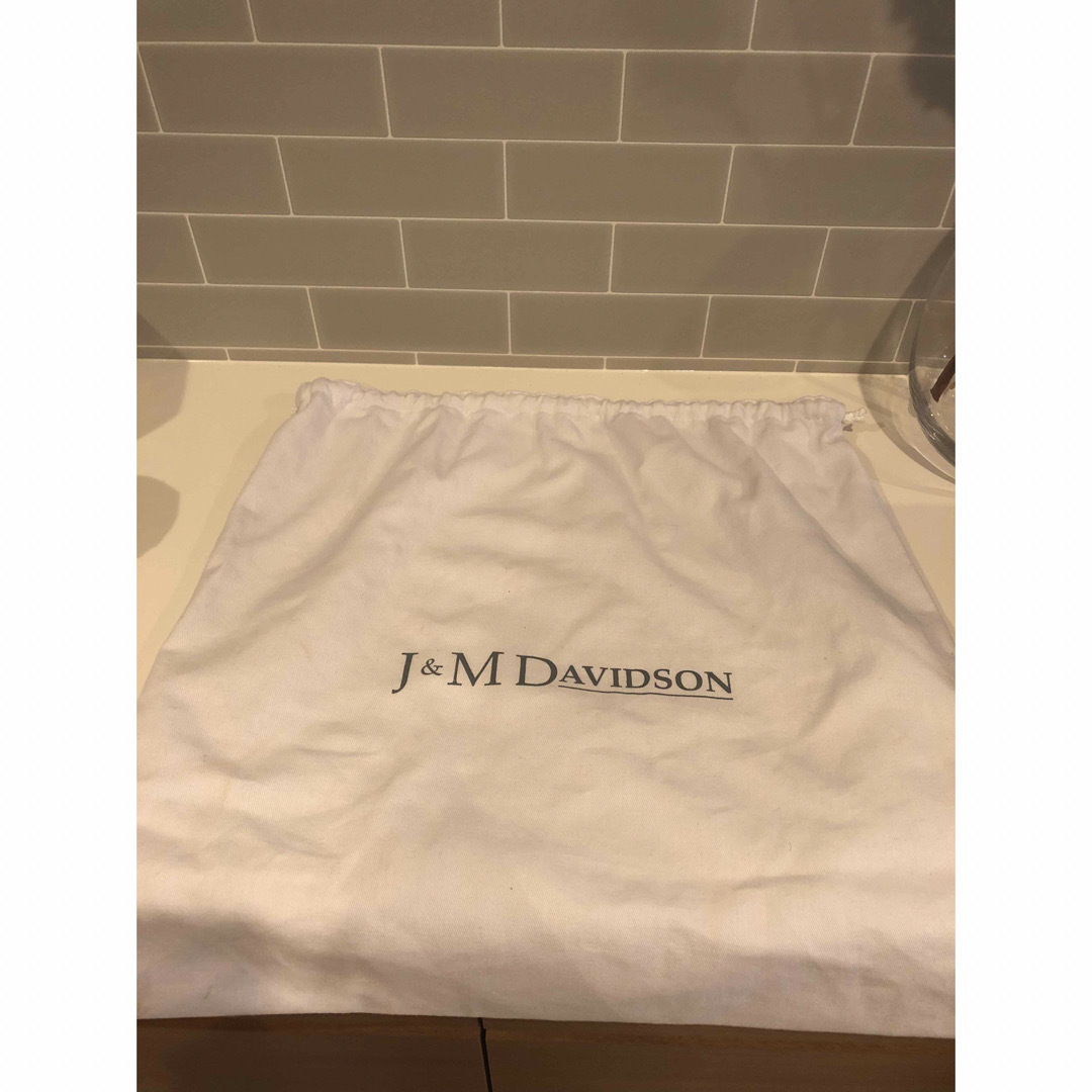 J&M DAVIDSON(ジェイアンドエムデヴィッドソン)のJ&M DAVIDSON ミニデイジースタッズ付 レディースのバッグ(ハンドバッグ)の商品写真