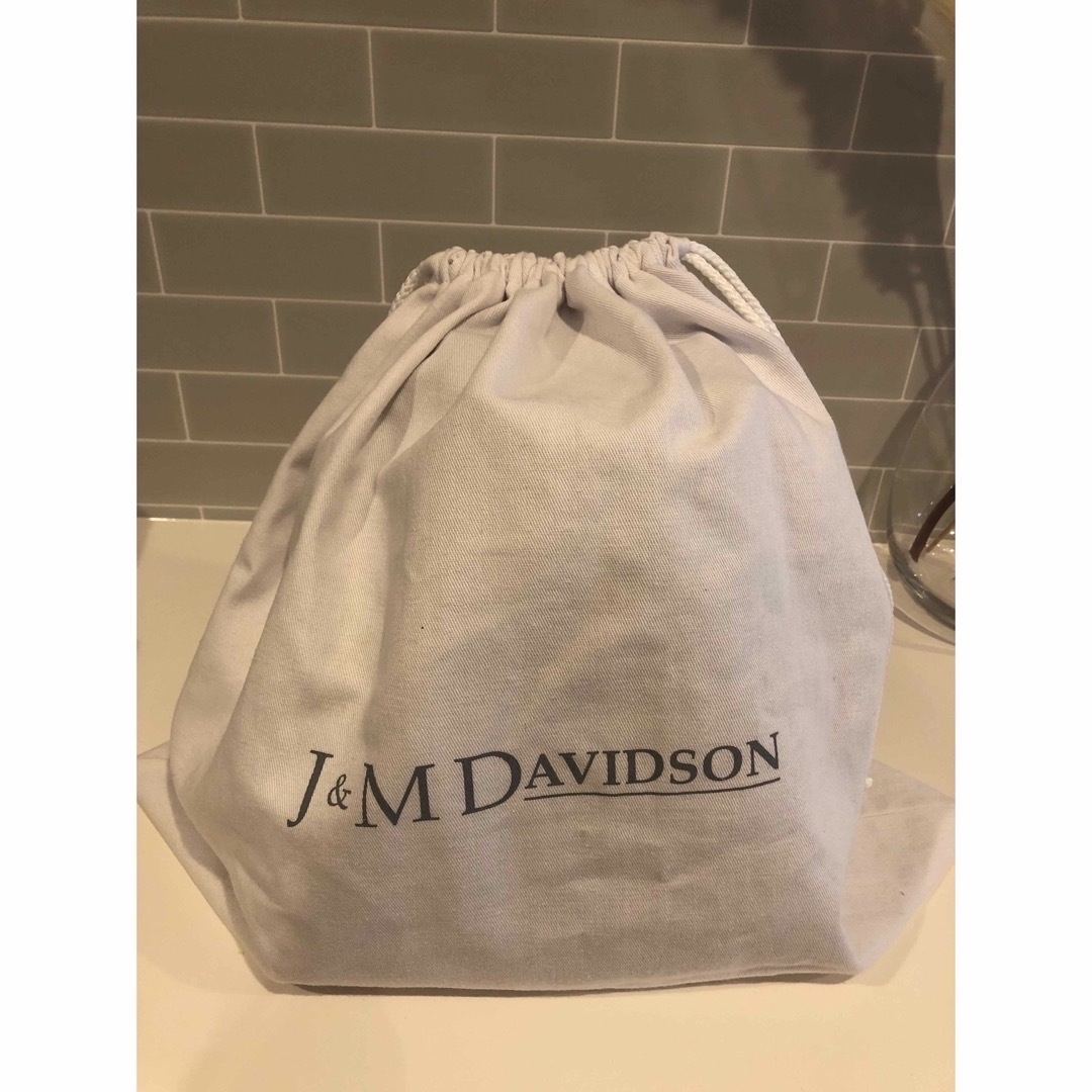 J&M DAVIDSON(ジェイアンドエムデヴィッドソン)のJ&M DAVIDSON ミニデイジースタッズ付 レディースのバッグ(ハンドバッグ)の商品写真