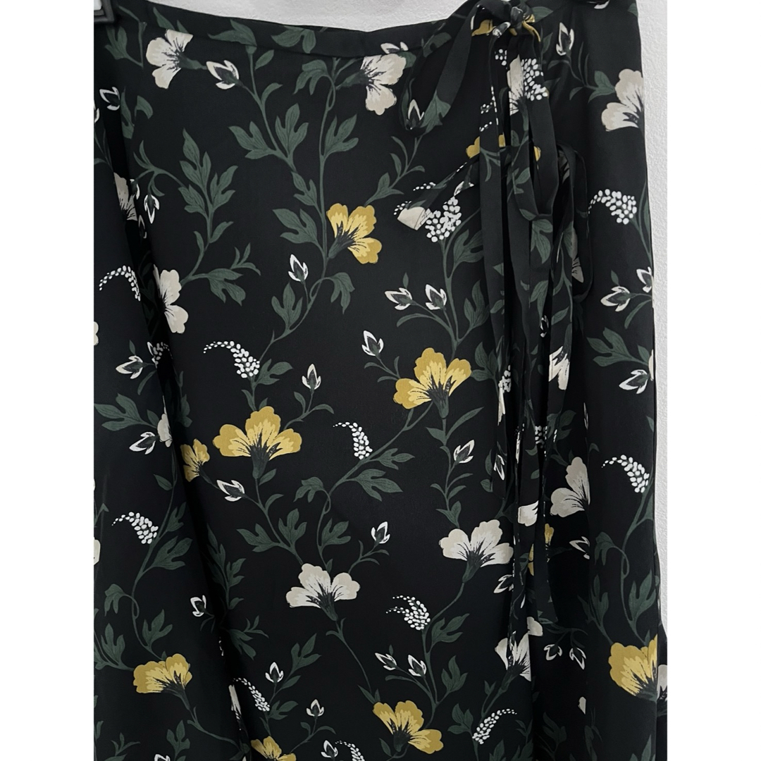 IENA(イエナ)のIENA フラワーモチーフスカート レディースのスカート(ロングスカート)の商品写真