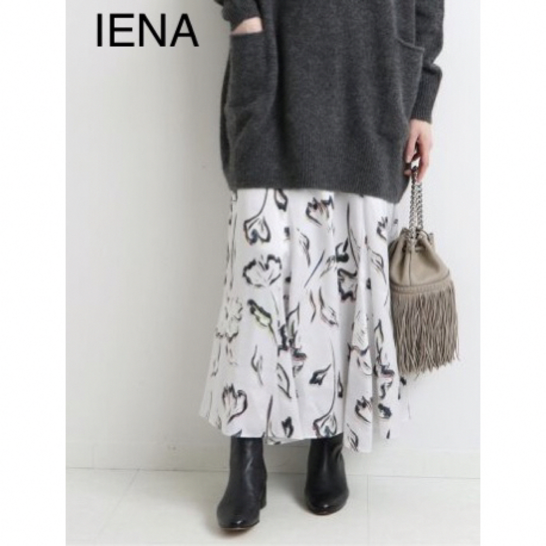 IENA(イエナ)のIENA フラワーアートプリントスカート レディースのスカート(ロングスカート)の商品写真