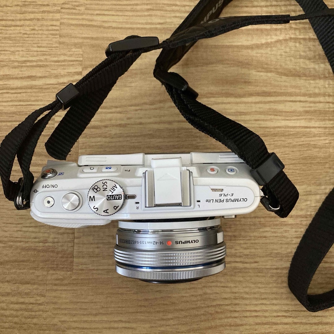 OLYMPUS(オリンパス)のオリンパス OLYMPUS PEN Lite E-PL6 レンズセット ホワイト スマホ/家電/カメラのカメラ(デジタル一眼)の商品写真