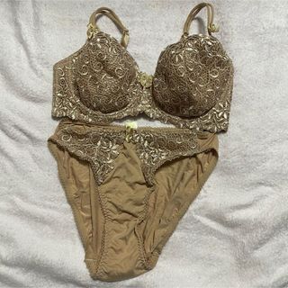 ピーチジョン(PEACH JOHN)のkimi様専用　ピーチジョン　ブラジャー　ショーツ　セット　ベージュ　32E M(ブラ&ショーツセット)