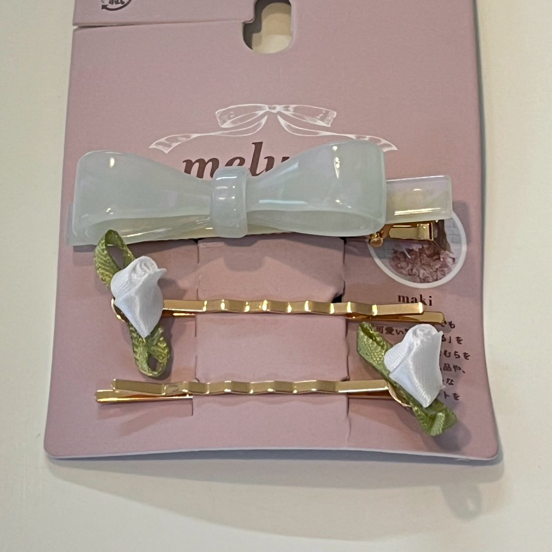 しまむら　maki コラボ　ヘアピン　リボン　メルミー　melume バラ レディースのヘアアクセサリー(バレッタ/ヘアクリップ)の商品写真