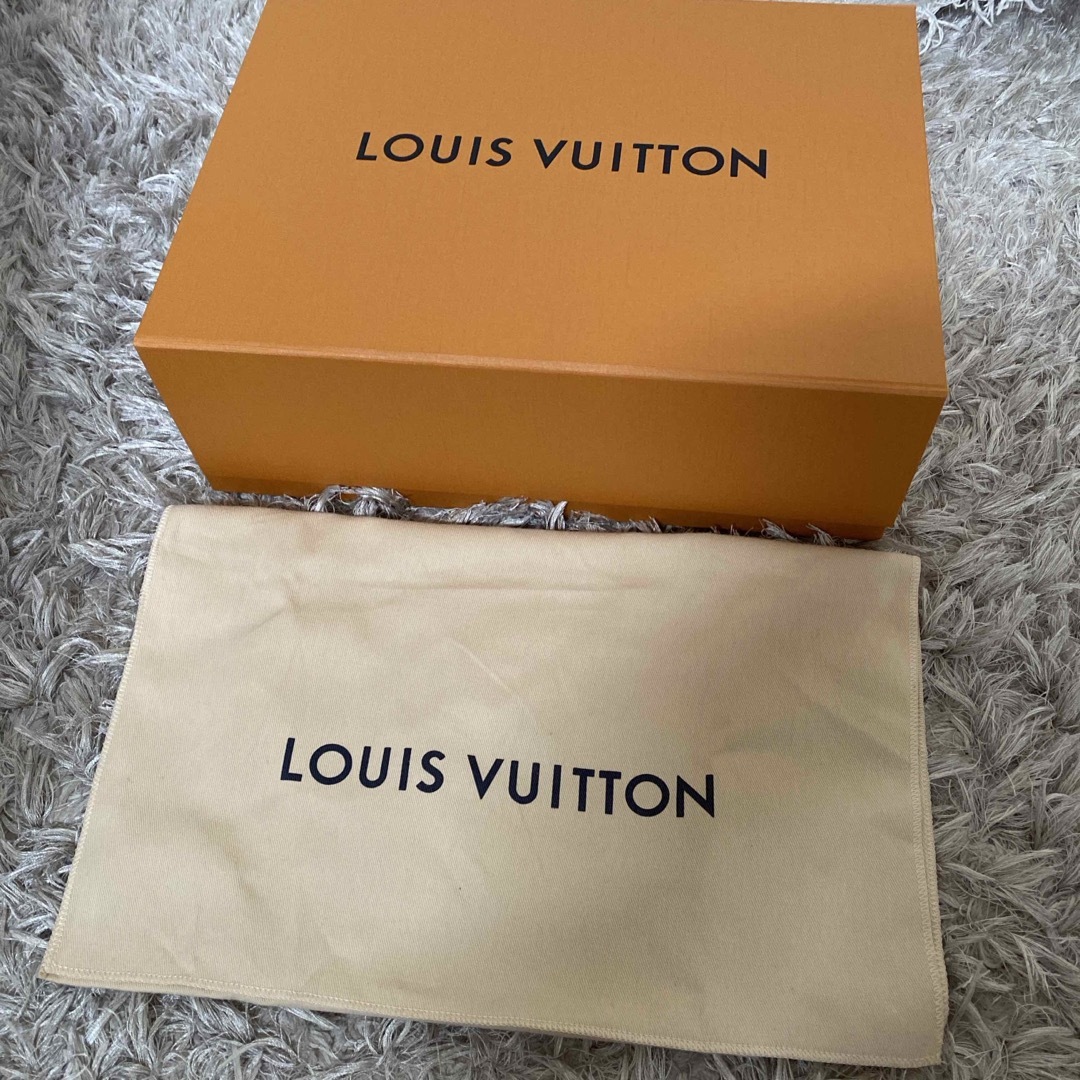 LOUIS VUITTON(ルイヴィトン)のルィヴィトン　空箱　布袋　リボン レディースのバッグ(ショップ袋)の商品写真