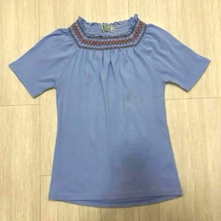 襟元の刺繍とギャザーが可愛いカットソー　サイズM(Tシャツ/カットソー(半袖/袖なし))