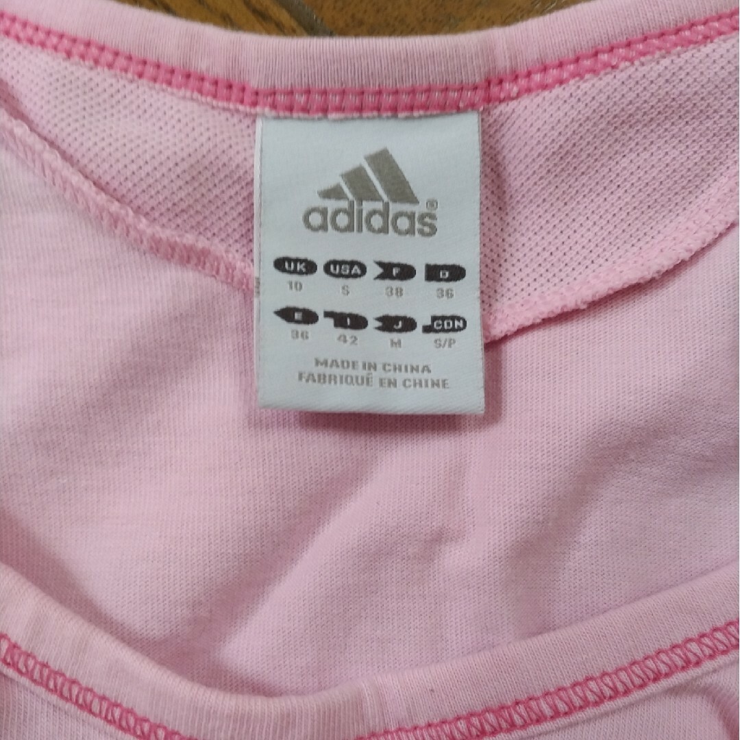 adidas(アディダス)のアディダス　ピンクMサイズ　レディース　ランニングノースリーブ　訳あり レディースのトップス(Tシャツ(半袖/袖なし))の商品写真