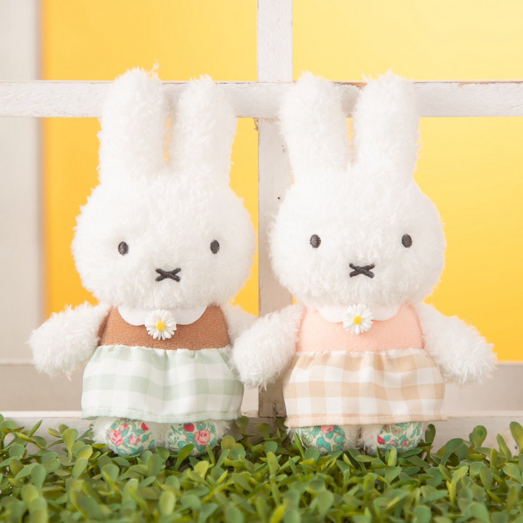 miffy(ミッフィー)のフラワーミッフィーほわほわマスコットデイジーピンク・ブラウン2種セット エンタメ/ホビーのおもちゃ/ぬいぐるみ(キャラクターグッズ)の商品写真