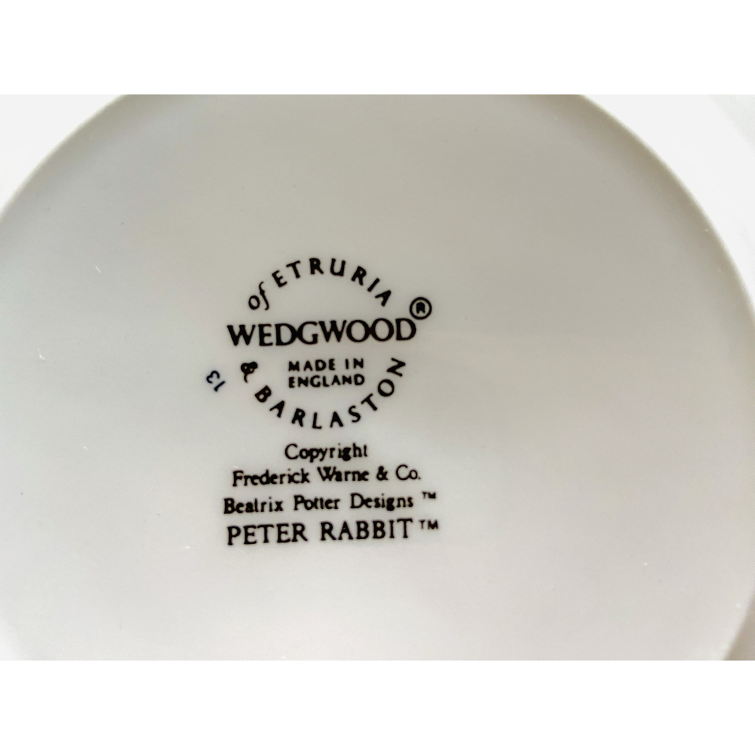 WEDGWOOD(ウェッジウッド)の［旧刻印］ピーターラビット プレート 13 （ライトグレー カトラリー付） インテリア/住まい/日用品のキッチン/食器(食器)の商品写真