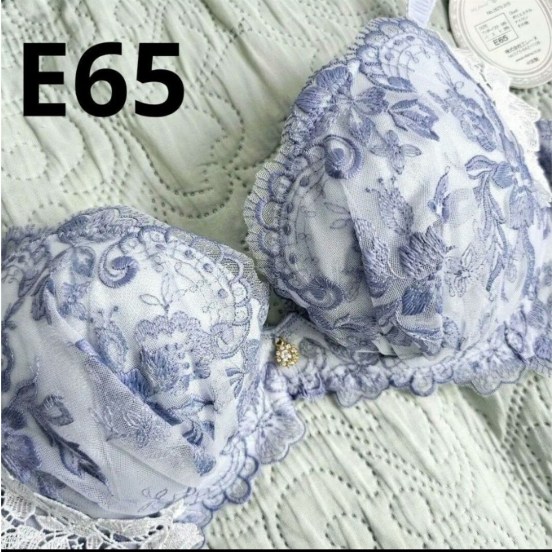 E65　ブラジャー　ライトブルー　花　ブラ　エレガント　刺繍　レース　水色　青系 レディースの下着/アンダーウェア(ブラ)の商品写真