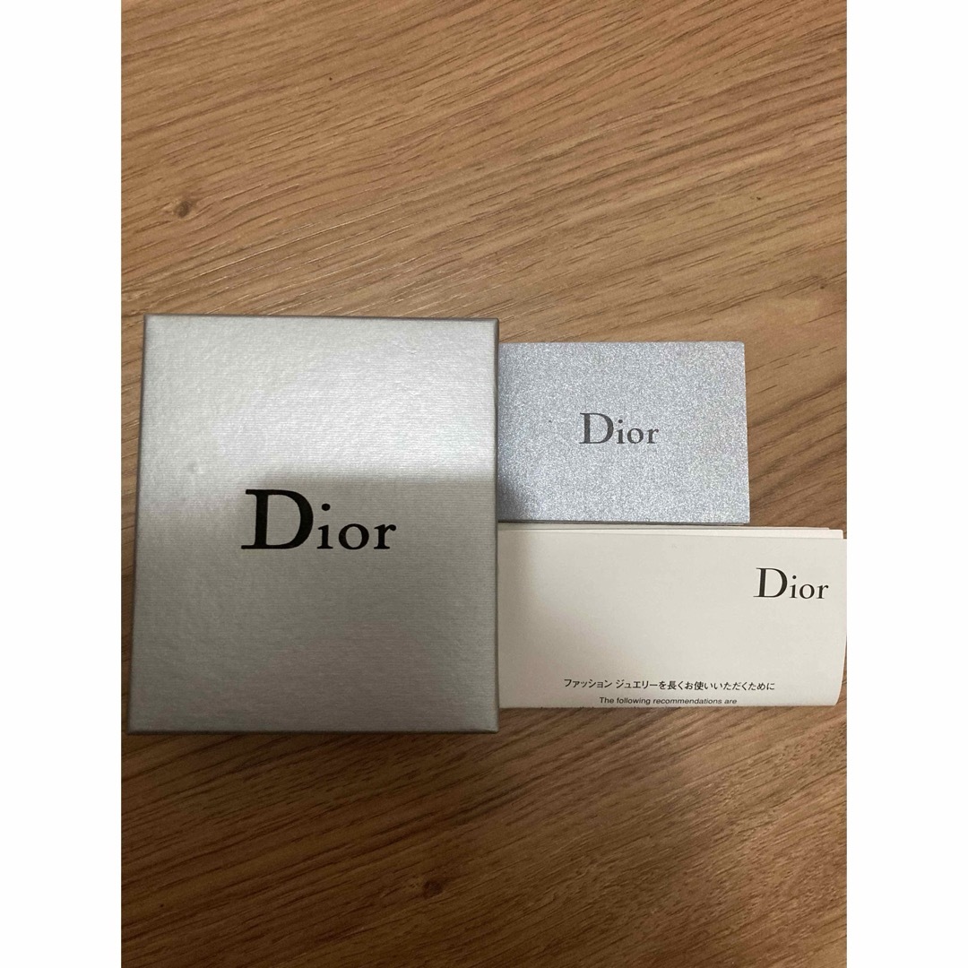 Christian Dior(クリスチャンディオール)の新品　国内百貨店購入　男女兼用　ギャランティカード有　ディオール　揺れるピアス　 レディースのアクセサリー(ピアス)の商品写真
