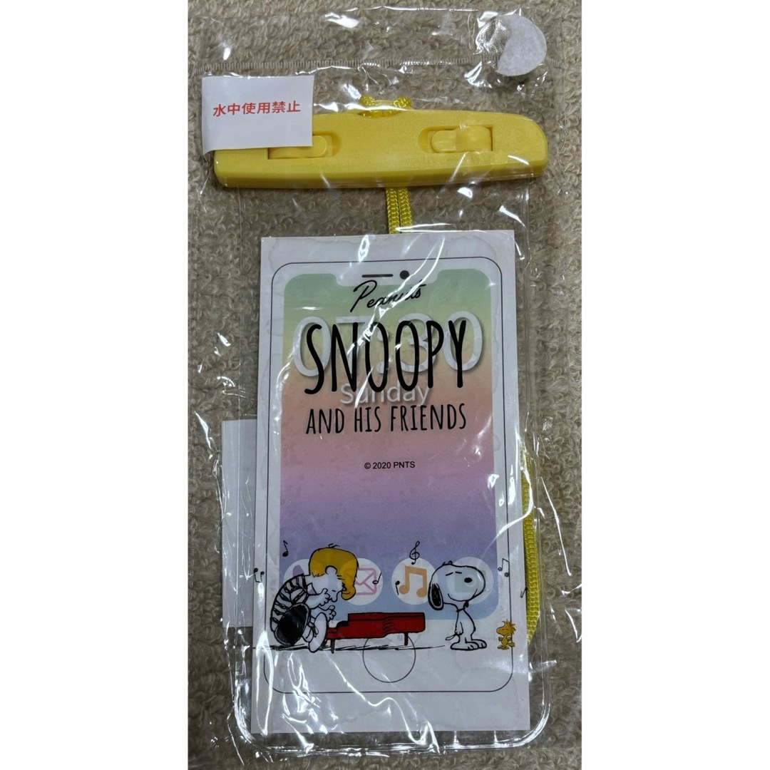 SNOOPY(スヌーピー)のスマホケース　スマホポーチ　防滴ポーチ　スヌーピー　SNOOPY スマホ/家電/カメラのスマホアクセサリー(iPhoneケース)の商品写真