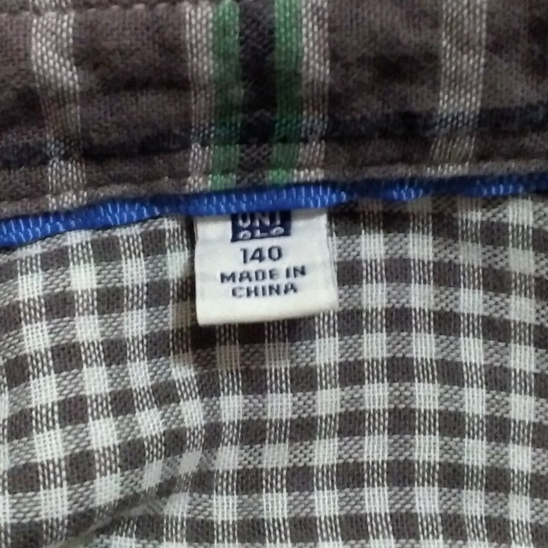 UNIQLO(ユニクロ)の子供　ボタンシャツ キッズ/ベビー/マタニティのキッズ服男の子用(90cm~)(Tシャツ/カットソー)の商品写真
