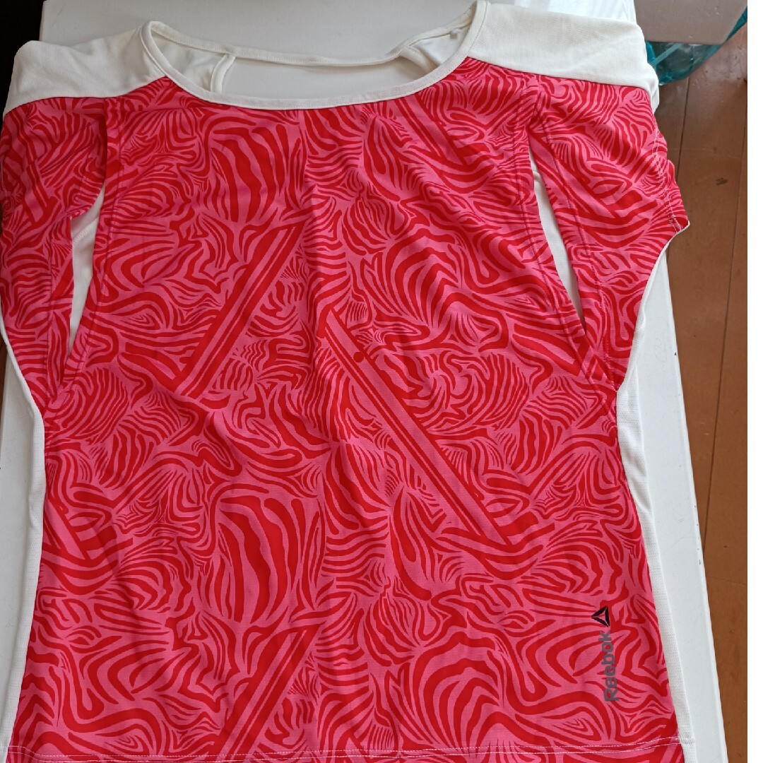 Reebok(リーボック)のリーボック　スポーツシャツ　美品 レディースのトップス(Tシャツ(半袖/袖なし))の商品写真