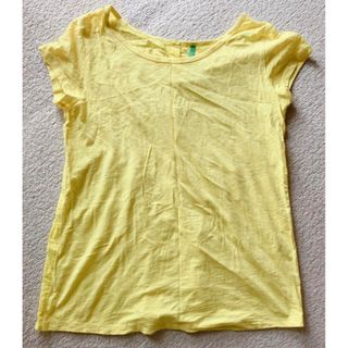 ベネトン(BENETTON)のイエロー バックスリットボタンTシャツ ベネトン(Tシャツ(半袖/袖なし))