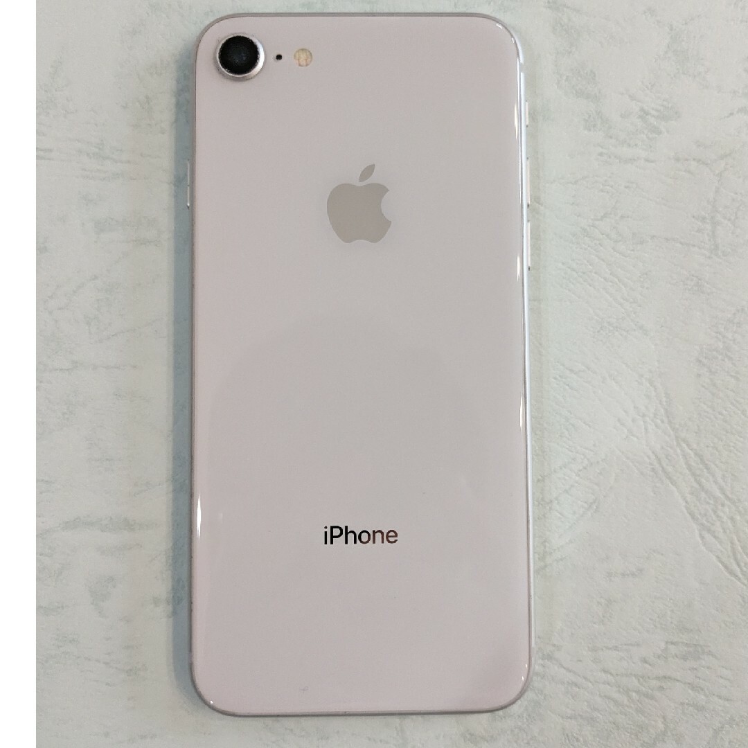 iPhone8 64GB 中古美品　充電器つき スマホ/家電/カメラのスマートフォン/携帯電話(スマートフォン本体)の商品写真