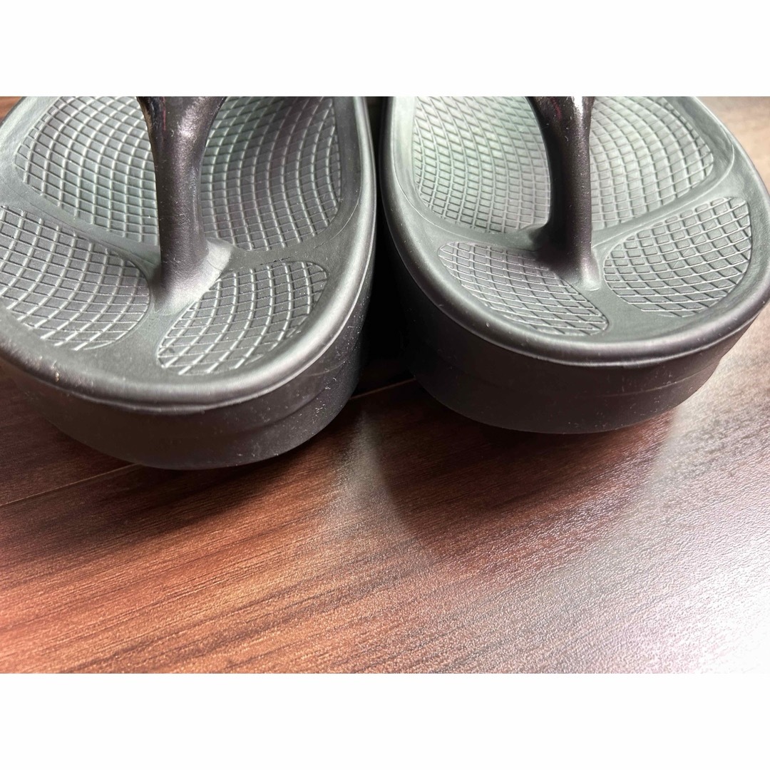 OOFOS(ウーフォス)のウーフォス　ウーメガ　24センチ　黒 レディースの靴/シューズ(ビーチサンダル)の商品写真