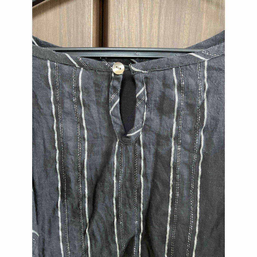 ブラウス　黒色　縦ライン レディースのトップス(シャツ/ブラウス(半袖/袖なし))の商品写真