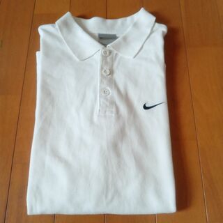 ナイキ(NIKE)のナイキポロシャツ　白　キッズL  160サイズ　ワンポイント(Tシャツ/カットソー)
