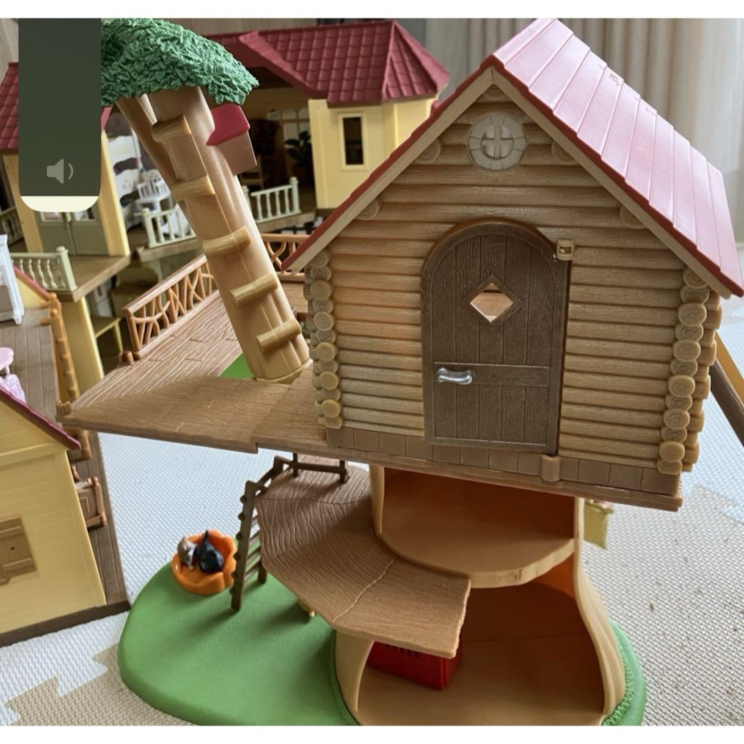 シルバニアファミリー(シルバニアファミリー)のシルバニアファミリー　三軒家、17匹、家具など50個以上　まとめ売り エンタメ/ホビーのおもちゃ/ぬいぐるみ(キャラクターグッズ)の商品写真