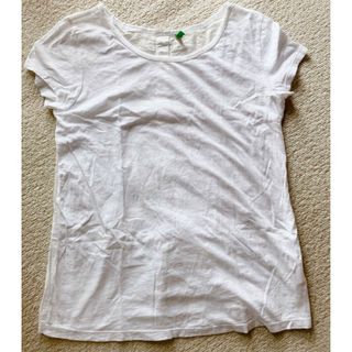 ユナイテッドカラーズオブベネトン(UNITED COLORS OF BENETTON.)のホワイト バックスリットボタンTシャツ ベネトン 美品(Tシャツ(半袖/袖なし))