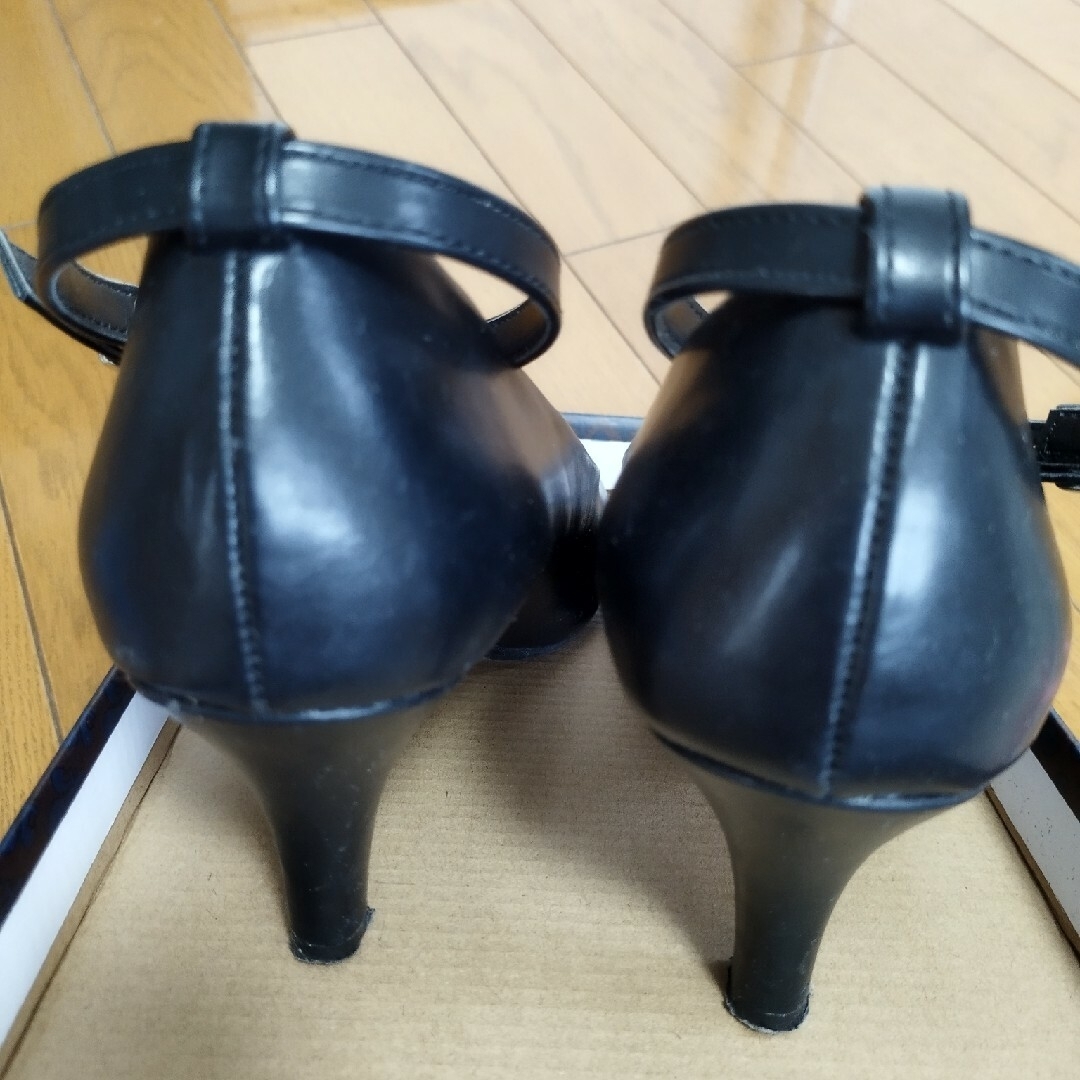 PATRICK COX(パトリックコックス)の黒パンプス　23　ストラップ付 レディースの靴/シューズ(ハイヒール/パンプス)の商品写真
