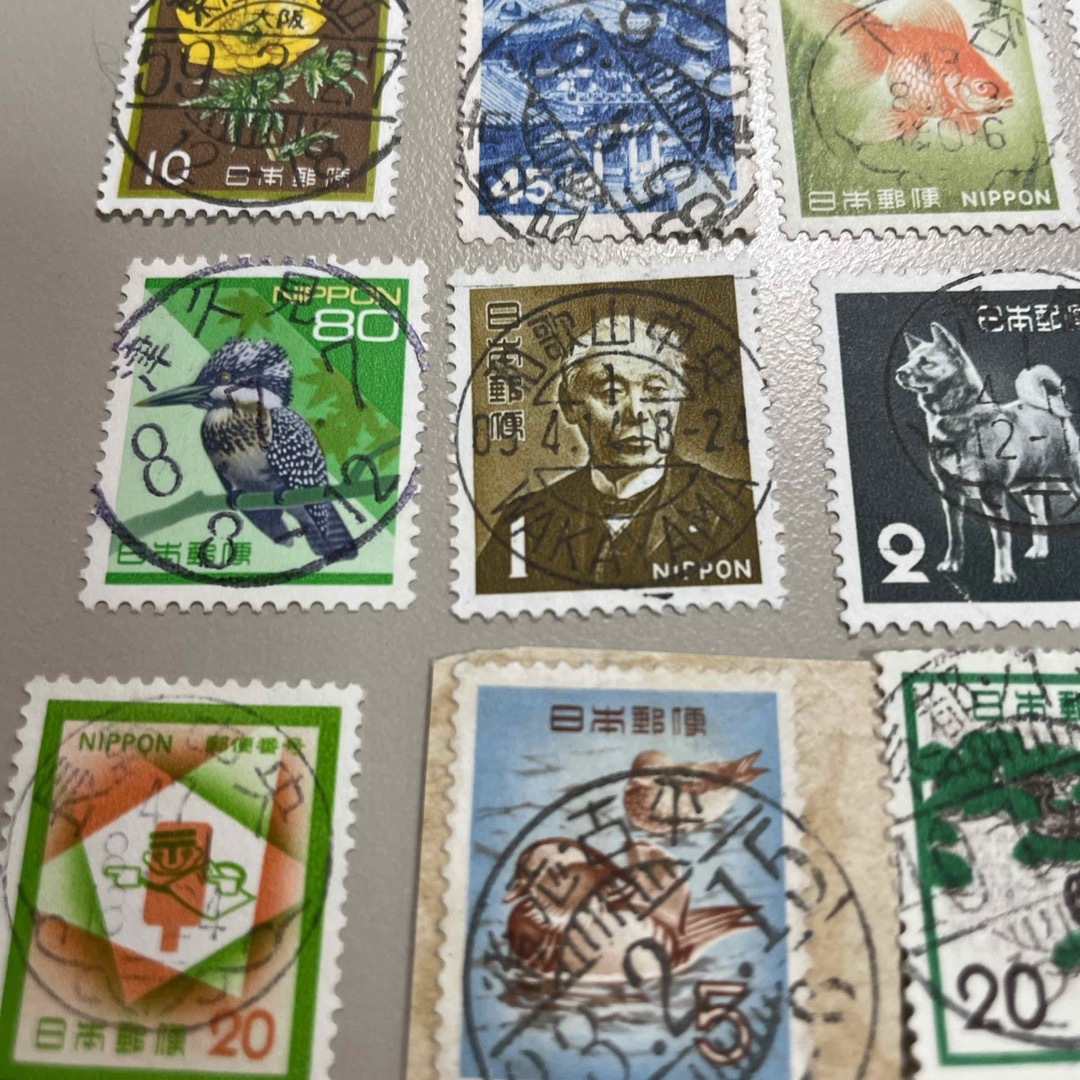 E-205 昭和の普通切手　満月印　使用済　30枚セット　⚫︎送料無料 エンタメ/ホビーのコレクション(使用済み切手/官製はがき)の商品写真