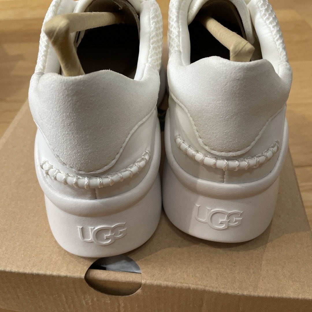 UGG(アグ)のアグ♦︎UGG メッシュスニーカー白22.5 W LIBU LITE 5.5 レディースの靴/シューズ(スニーカー)の商品写真