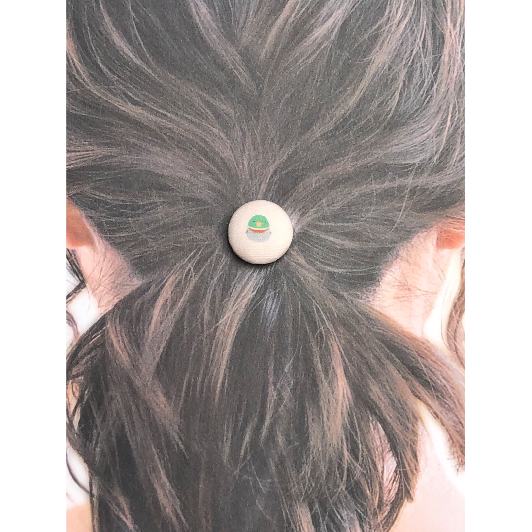 ミニ鳥さん くるみボタンヘアゴム 4個セット ハンドメイドのアクセサリー(ヘアアクセサリー)の商品写真