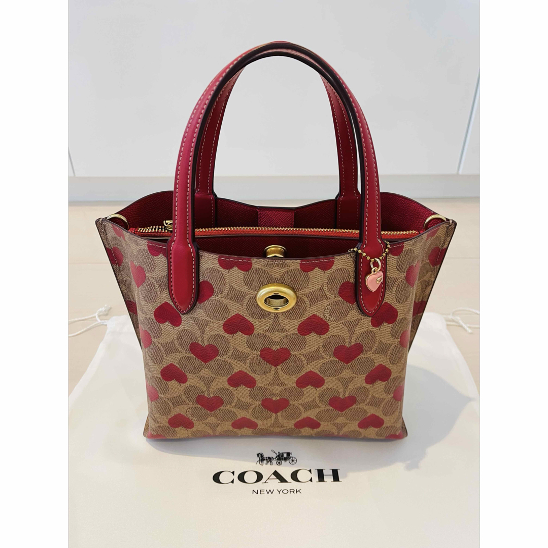 COACH(コーチ)の【新品】Coarch  ウィロウ　トート　　ハート レディースのバッグ(トートバッグ)の商品写真