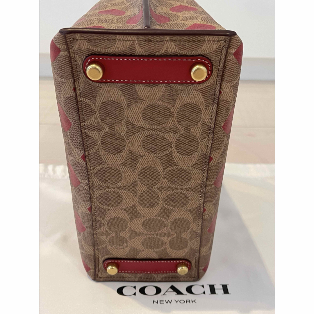 COACH(コーチ)の【新品】Coarch  ウィロウ　トート　　ハート レディースのバッグ(トートバッグ)の商品写真