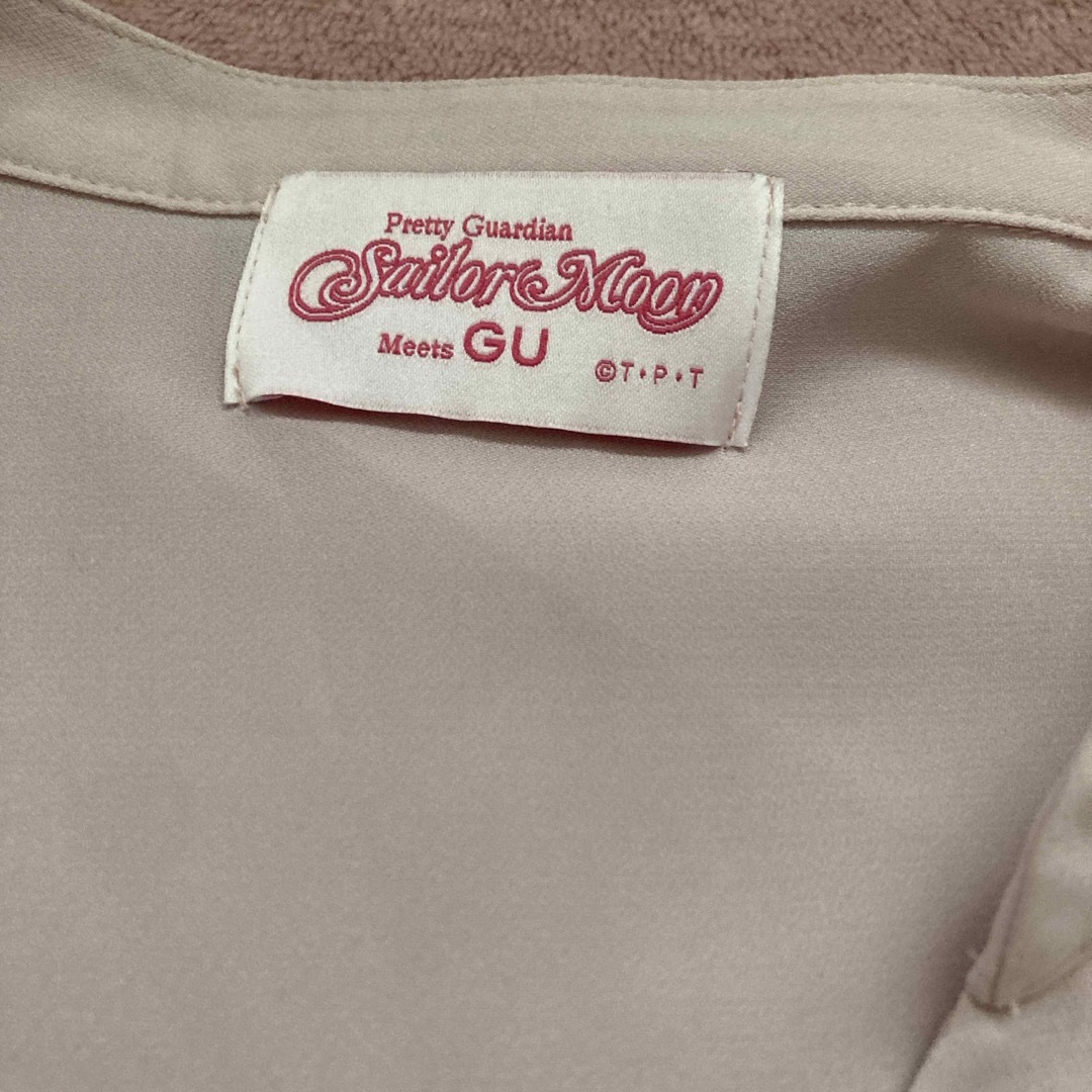 GU(ジーユー)のGU セーラームーンブラウス　L レディースのトップス(シャツ/ブラウス(長袖/七分))の商品写真