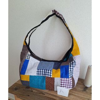 A ハンドメイド ワンショルダーバッグ　リネンパッチワークバッグ(バッグ)