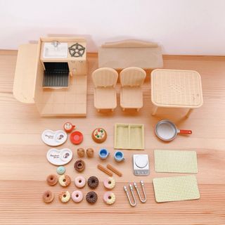 シルバニアファミリー(シルバニアファミリー)のnarumi.kk様専用　シルバニアキッチン小物おまとめ(ぬいぐるみ/人形)