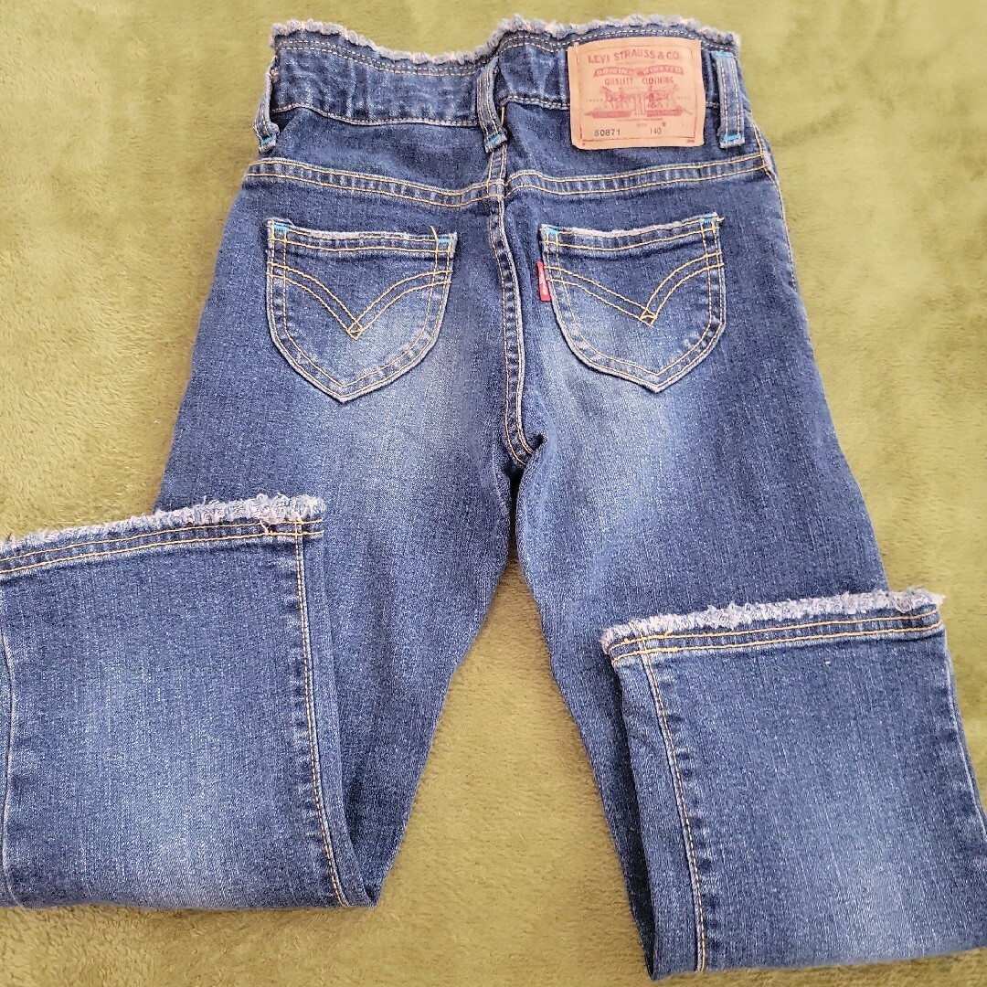 Levi's(リーバイス)のリーバイス デニム パンツ ジーンズ ジーパン 140 キッズ/ベビー/マタニティのキッズ服女の子用(90cm~)(パンツ/スパッツ)の商品写真