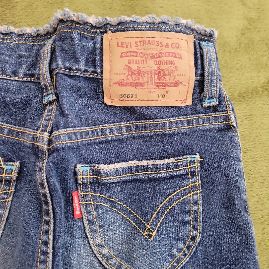 Levi's(リーバイス)のリーバイス デニム パンツ ジーンズ ジーパン 140 キッズ/ベビー/マタニティのキッズ服女の子用(90cm~)(パンツ/スパッツ)の商品写真