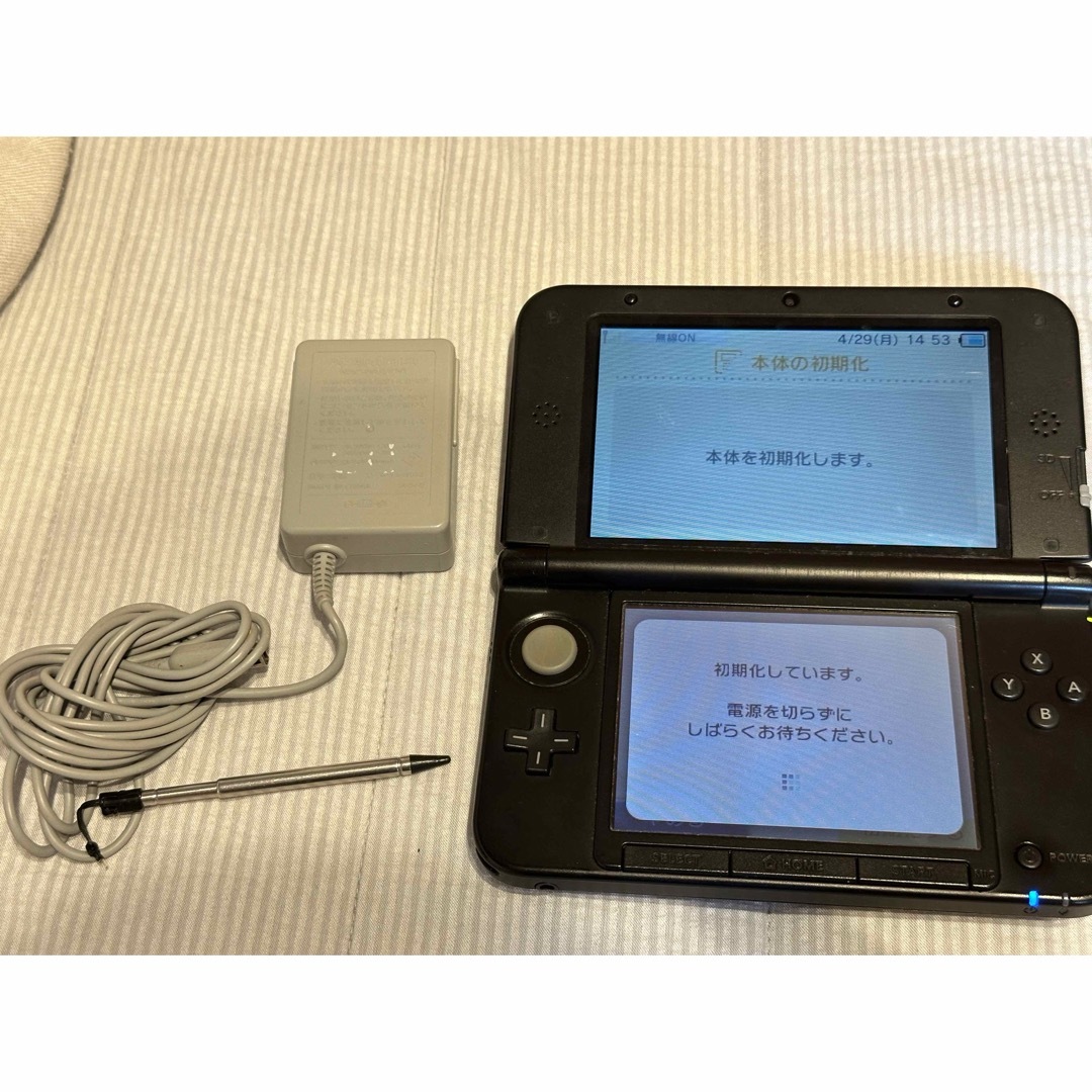 任天堂(ニンテンドウ)の任天堂3DS LL ブラック エンタメ/ホビーのゲームソフト/ゲーム機本体(家庭用ゲーム機本体)の商品写真