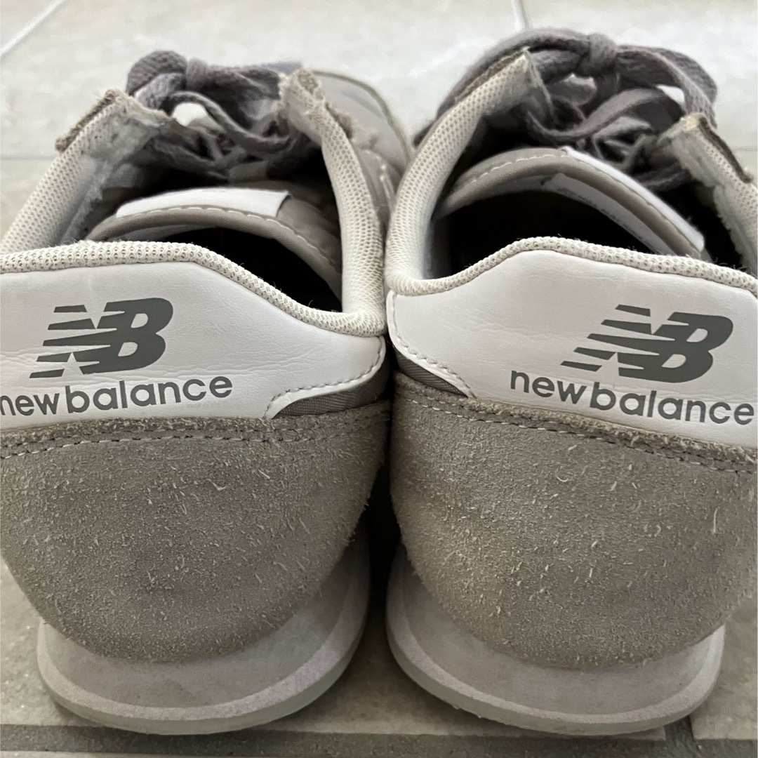 New Balance(ニューバランス)の中古　ニューバランス  UL720 スニーカー　new balance グレー レディースの靴/シューズ(スニーカー)の商品写真