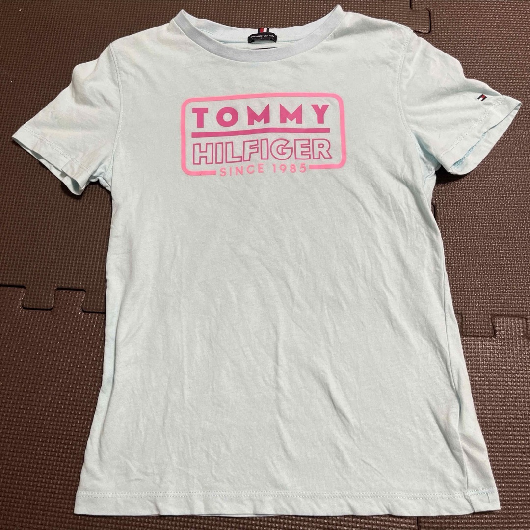 TOMMY HILFIGER(トミーヒルフィガー)のTOMMY HILFIGER キッズ 140cm Tシャツ 水色 キッズ/ベビー/マタニティのキッズ服女の子用(90cm~)(Tシャツ/カットソー)の商品写真