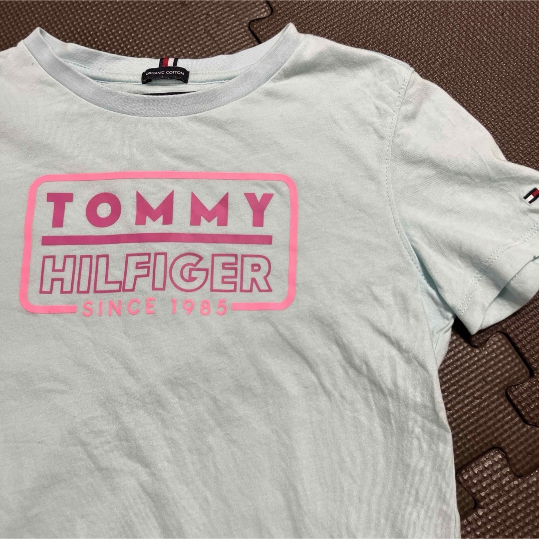 TOMMY HILFIGER(トミーヒルフィガー)のTOMMY HILFIGER キッズ 140cm Tシャツ 水色 キッズ/ベビー/マタニティのキッズ服女の子用(90cm~)(Tシャツ/カットソー)の商品写真