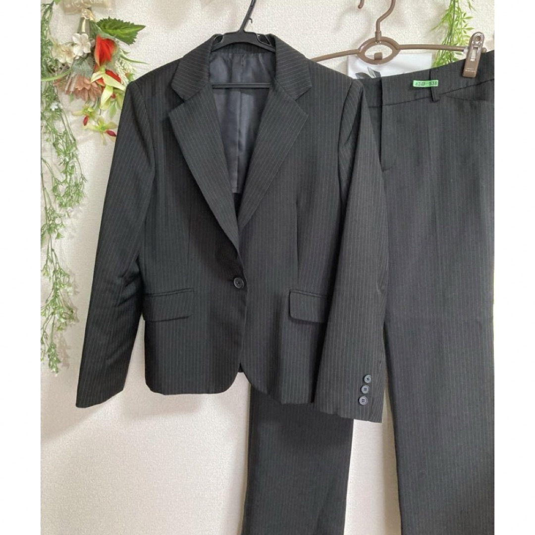 ブラックストライプ　パンツスーツ、13AR レディースのフォーマル/ドレス(スーツ)の商品写真
