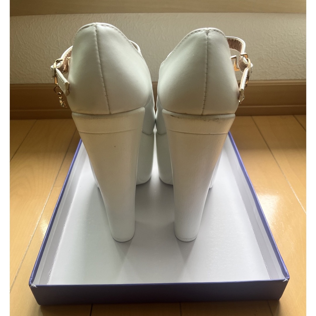 15cmヒール白パンプス レディースの靴/シューズ(ハイヒール/パンプス)の商品写真