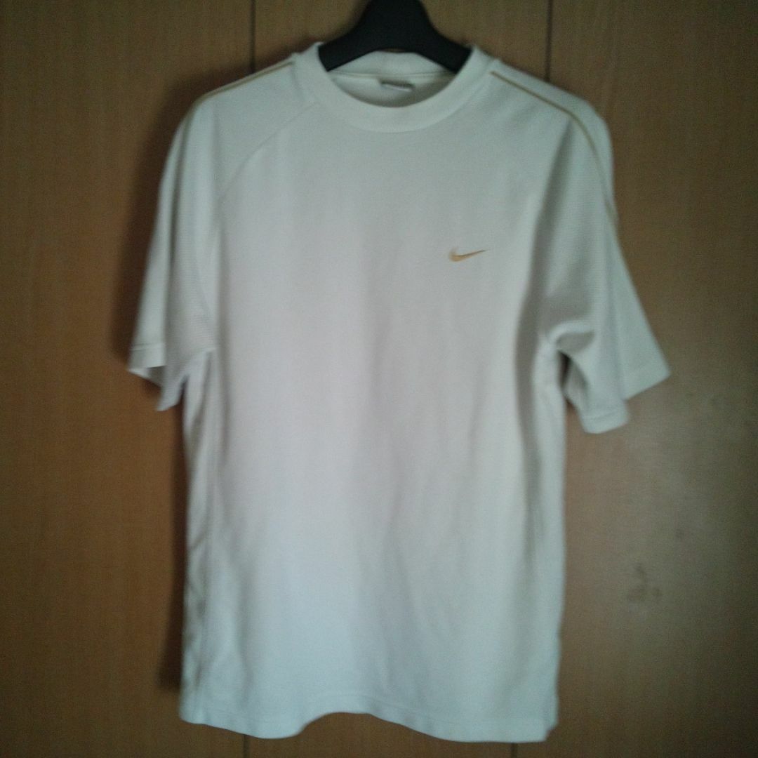 NIKE(ナイキ)のナイキ スポーツTシャツ白 メンズのトップス(Tシャツ/カットソー(半袖/袖なし))の商品写真
