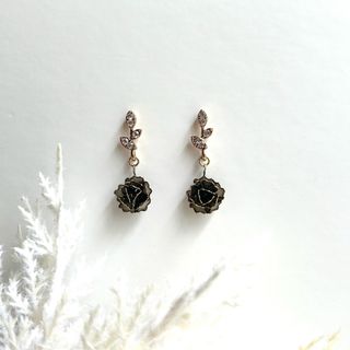 《617》黒薔薇　ディップアートのフラワーピアス(ピアス)