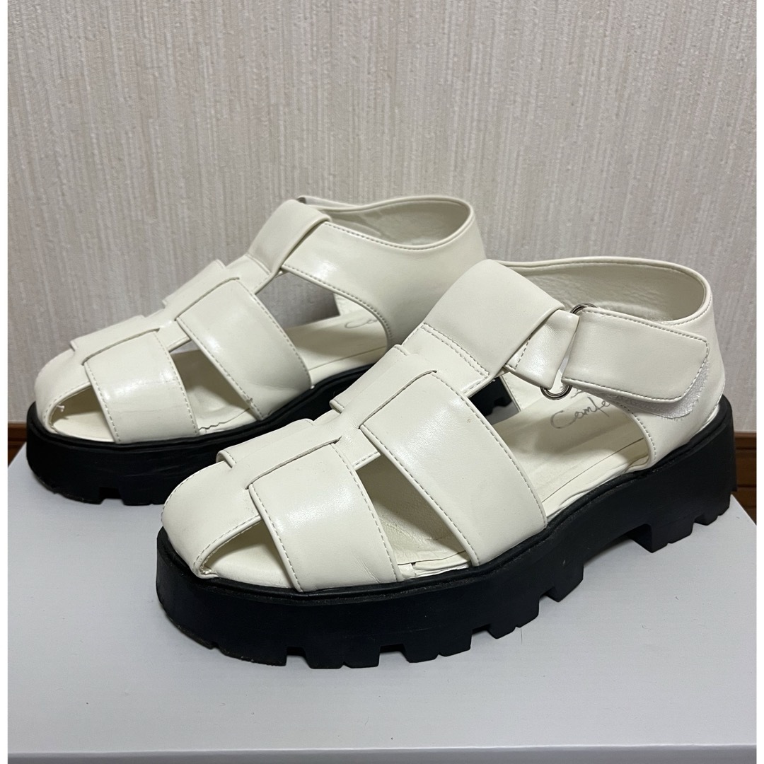 Ｃｏｍｒｏｒｔ   コンフォート   新品   ホワイト  サンダル レディースの靴/シューズ(サンダル)の商品写真