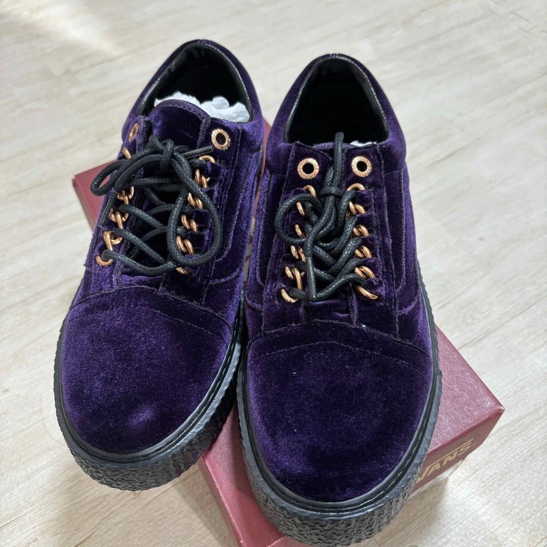 VANS(ヴァンズ)の新品未使用　VANS ベロアスニーカー　紫　23cm レディースの靴/シューズ(スニーカー)の商品写真