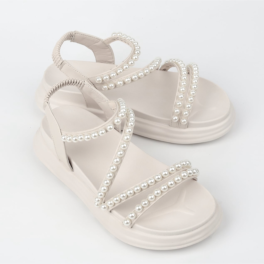 GU(ジーユー)の人エパールデコレーション フラットフォームスリングバックサンダル レディースの靴/シューズ(サンダル)の商品写真